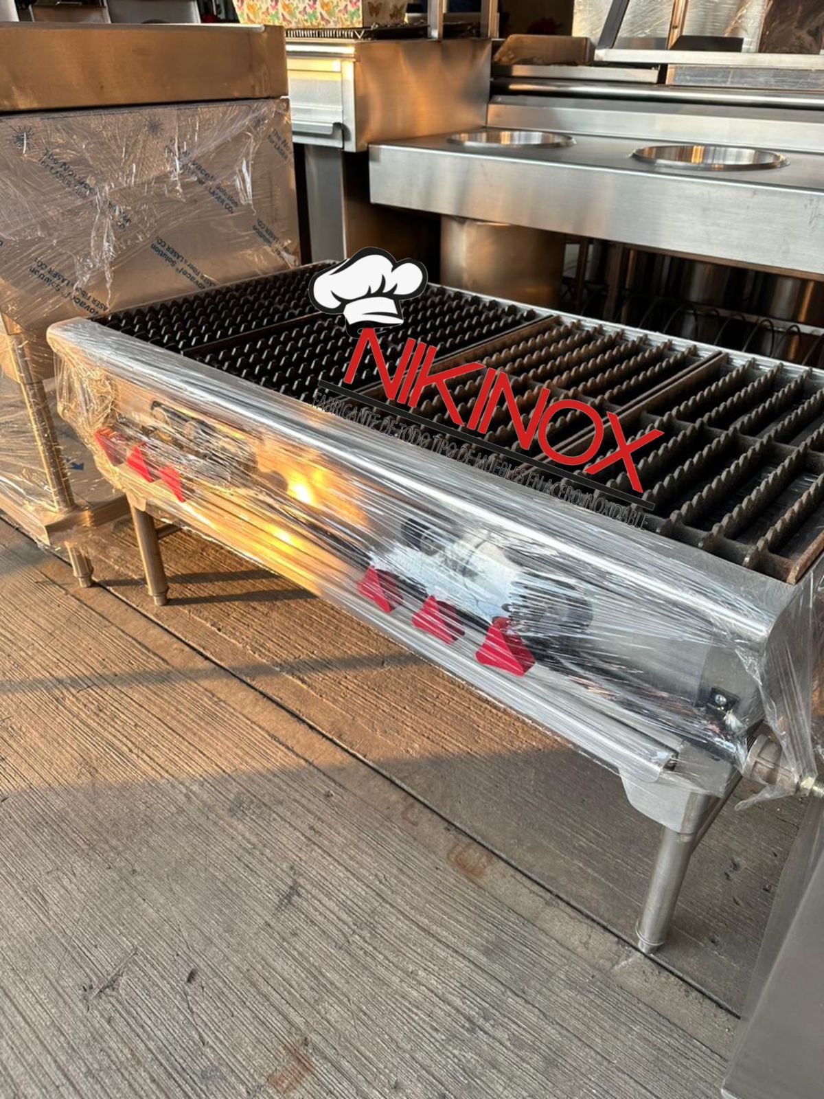 Asador industrial con parrilla y controles NIKINOX